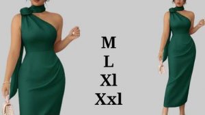 Облегающее вечернее платье с открытыми плечами.