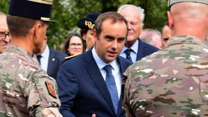 Новый премьер Франции отказался отменять празднование Дня Победы