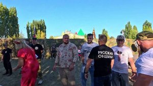 Перетягивание канатов - Русский двор в Марксе - Русская община