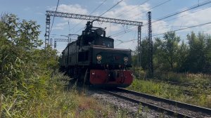 «Приветливый!» Электровоз EL21 - 229 с грузовым поездом на перегоне, август 2025 года