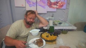 УСТАЛ РАБОТАТЬ НА УЧАСТКЕ ХОЧУ УЖЕ ПОЕСТЬ