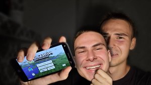 ПРОШЕЛ МАЙНКРАФТ на СТАРОМ ТЕЛЕФОНЕ И ПОЖАЛЕЛ