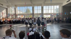 День знаний. Танец от выпускниц под исполнение песни Фидоркиной М. В.