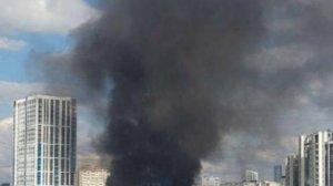 Дым от пожара заволок квартал с новостройками в Екатеринбурге