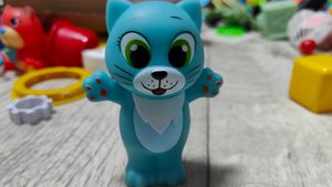 играем в резинового котенка для малышей