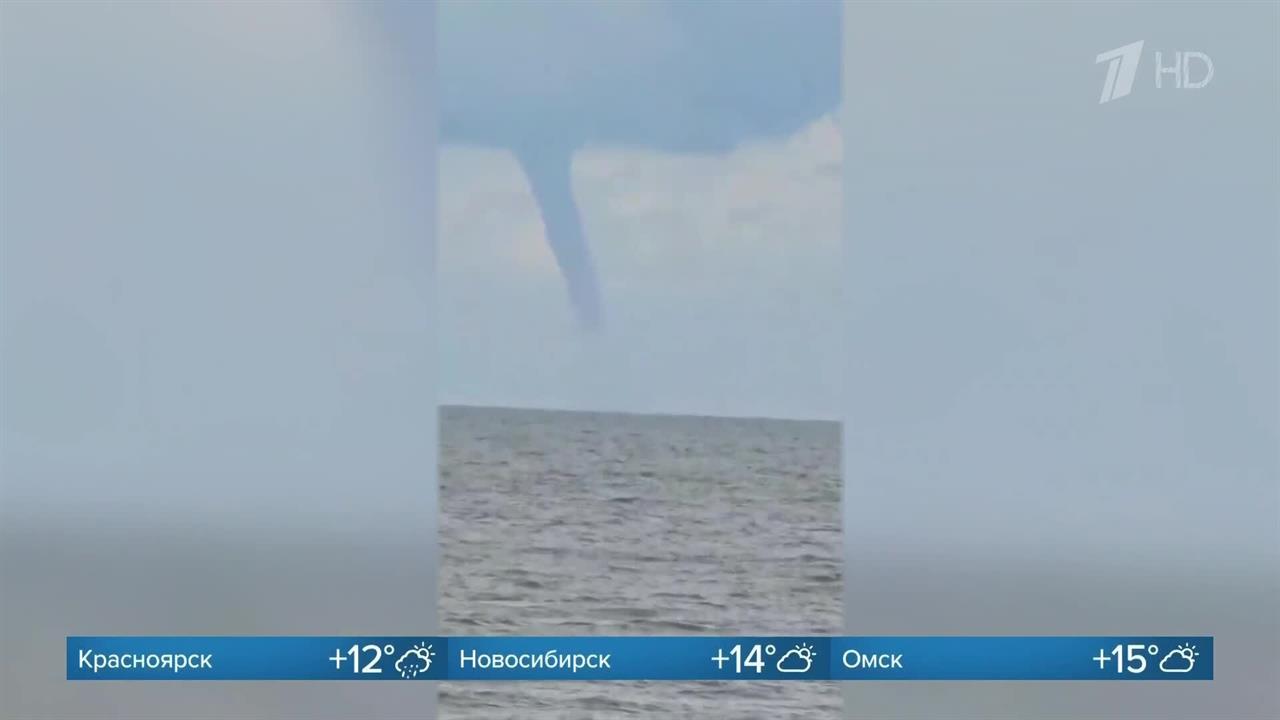 Два смерча рядом с Каспийском: появились кадры настигшей Дагестан стихии