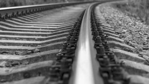 Дрозденко: в Ленобласти с рельсов сошел тепловоз и 15 вагонов, движение поездов перекрыто