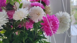 14-09-2025 букет из цветов астры на окне в деревне