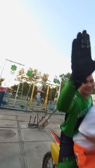 Дал пятюню байкеру смотреть онлайн