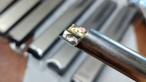 Самодельный твёрдосплавной расточной резец и оправка к нему.