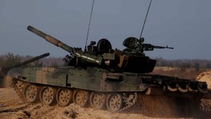 Польские танки боевиков ВСУ сгорают после первого попадания в них