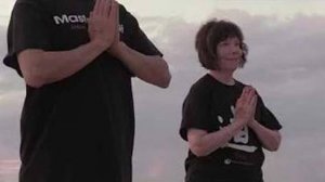 Ци01-37 Движения цигун на рассвете с двумя мастерами цигун. Чуньи Лин - Цигун Весеннего Леса