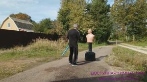 Отработка ударов мягким мечом Тямбара на макиваре в деревне (10)