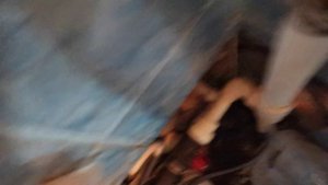 Лопнула пластиковая труба на стояке ГВС. Соседи снизу без ума от радости