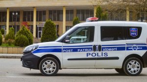 В Карабахе мужчина бросил гранаты и открыл стрельбу из автомата в полицейских