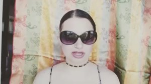 идёт солдат по городу