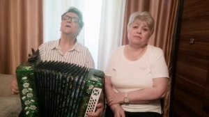 ,,напишу на песке твое имя ,,автор слов Л Нефедова муз.Ю.Старцев исп.Валентина К Татьяна Г