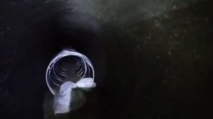 Хоxлы обмотали одну из канализационных труб, ведущих в Купянск, колючей проволокой.
