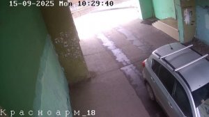 20250915-10:29 Таран шлагбаума в арке дома на ул.Красноармейской, д.18.