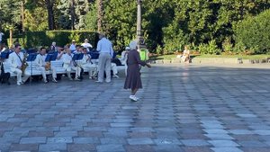 Её зовут Ада и она первая вышла танцевать в Ялте