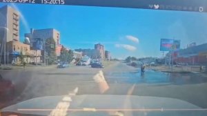 ДТП в Tаганроге, автомобиль и курьер