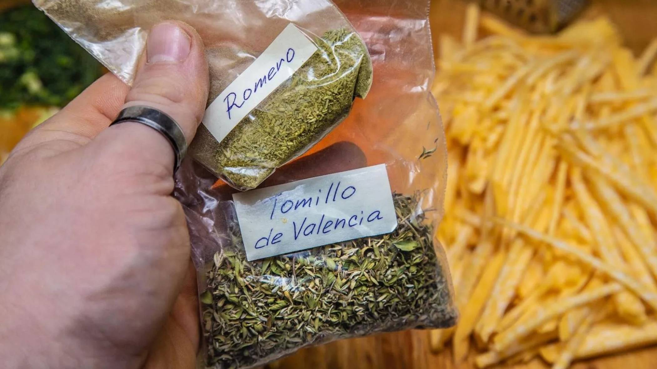 Жарю грибы с картохой