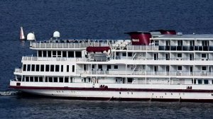 теплоход «Мстислав Ростропович»