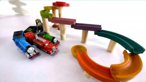 Игрушки машинки паровозики конструктор играем вместе