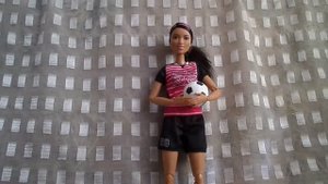 Обзор на куклу Барби Безграничные движения Футболистка Касандра