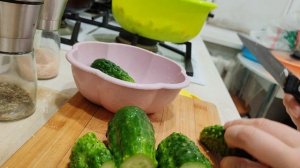 подготовила огурцы для крабового салата, готовлю в понедельник