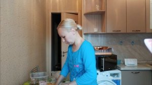 Салат, смеситель и как Мася мне палец чуть не оттяпала! Мой вечер 😄