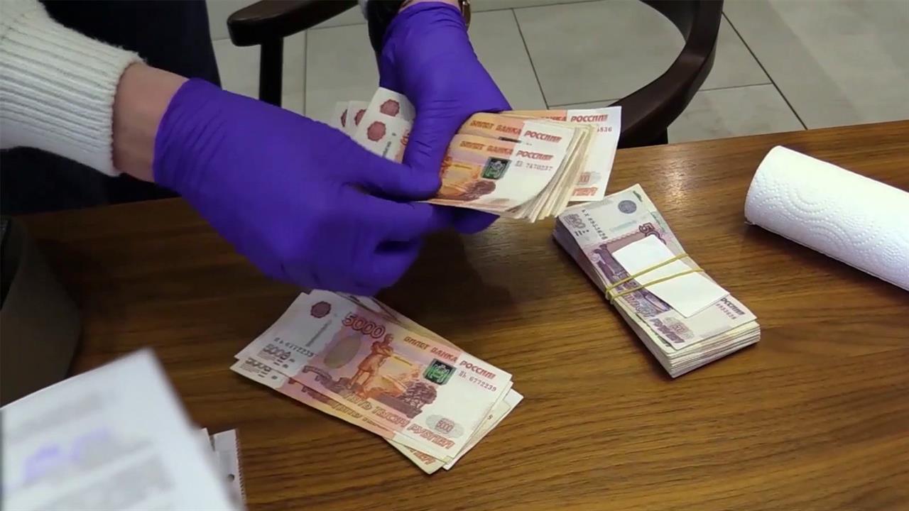 Ликвидирована преступная группировка, которая выводила деньги за рубеж и спонсировала ВСУ