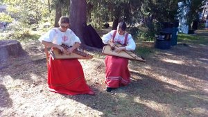 РФ. Мураново. Гусли