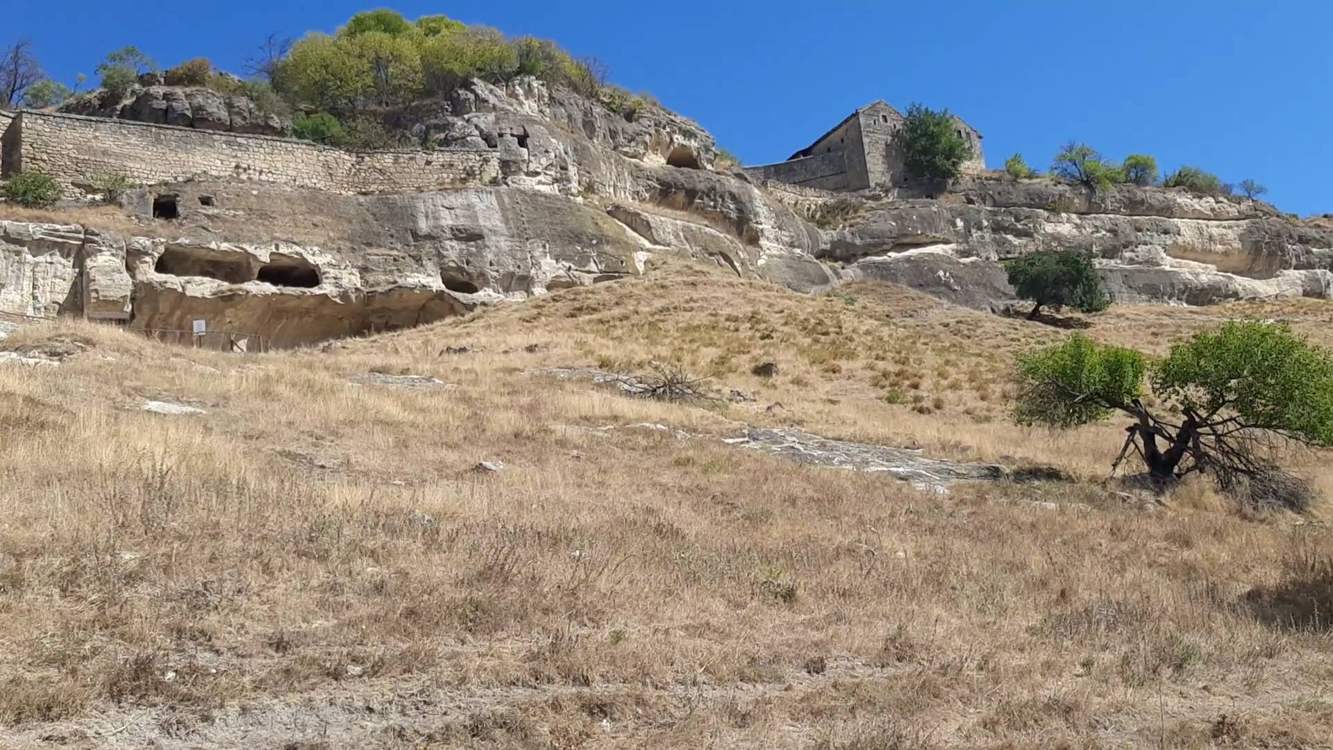 Пещерный город Чуфут - Кале. Крым. смотреть онлайн