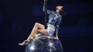 Алина Загитова поблагодарила Евгению Медведеву за тёплый приём в её шоу дискотеки 00-х..