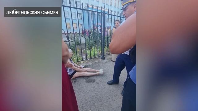 Полицейский оказал доврачебную помощь луганчанке, потерявшей сознание на улице смотреть онлайн