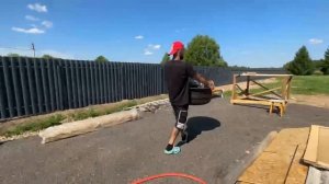 Решил повесить цветы на фасад 😁