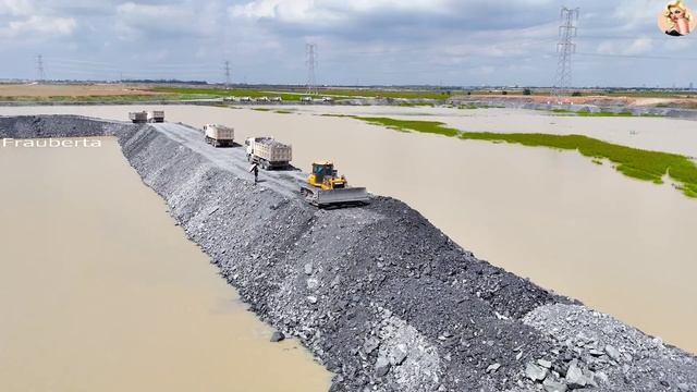 Строительство, дорога через озеро, обзор