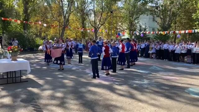 Сотрудники СОП МВД России в ЛНР разделили с обучающимися Лутугинской школы-интерната праздник смотреть онлайн