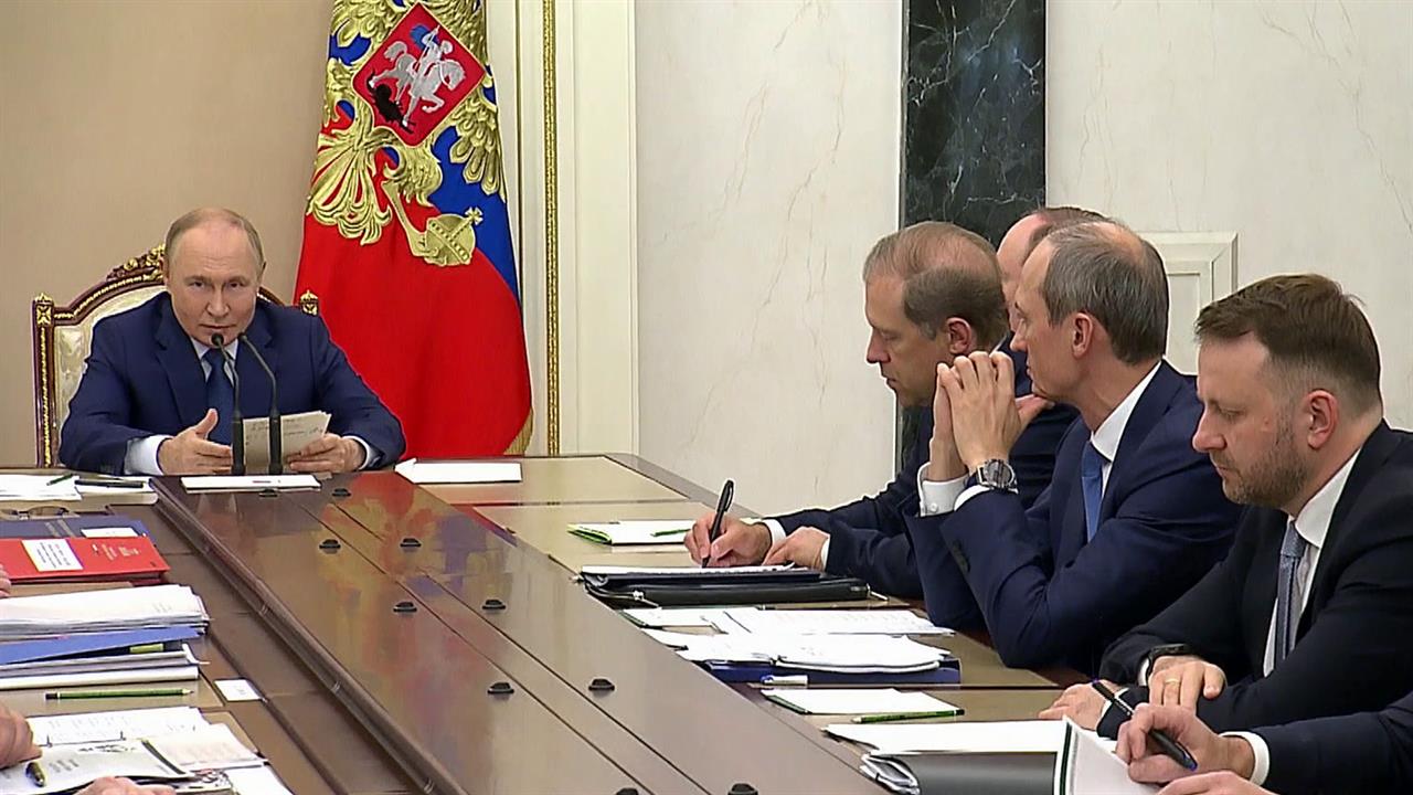 Владимир Путин в Кремле провел совещание по экономическим вопросам