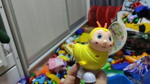 играем в заводную пчёлку для малышей