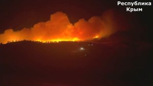 Пожар_в_Крыму_Борьбу_с_огнем_осложняет_жара,_ветер_и_труднодоступная местность