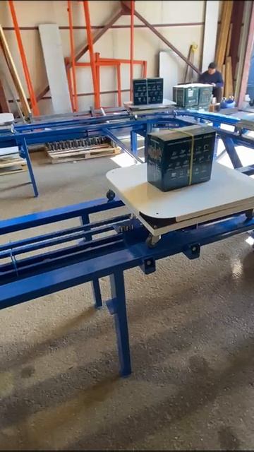 Напольный конвейер  со съемными поворотными тележками