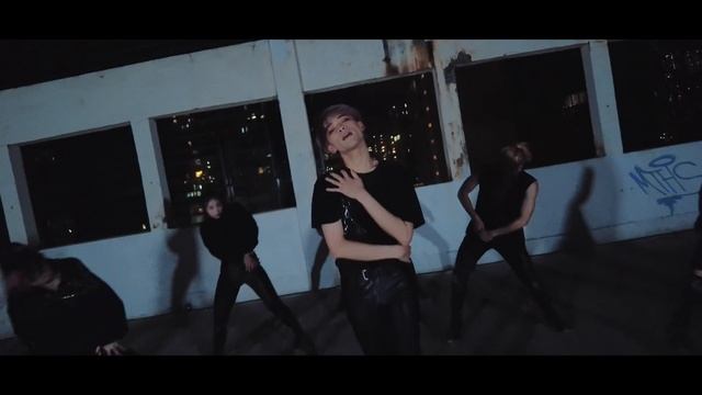 [𝗙𝗜𝗥𝗦𝗧-𝗘𝗩𝗘𝗥] Stray Kids (스트레이키즈) '거미줄(VENOM)' dance cover | giiovodancehk смотреть онлайн