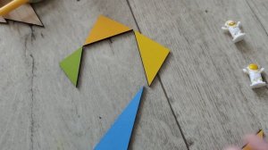 построили цифру 2 из треугольников