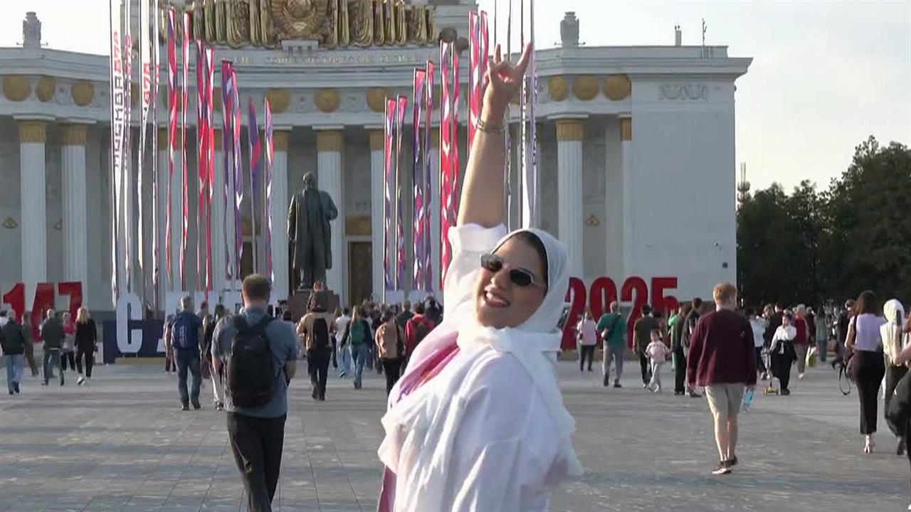 Участники "Интервидения 2025" готовятся к выступлениям и путешествуют по Москве