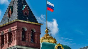 Медведев: если власть в стране начинает "сыпаться", быть беде