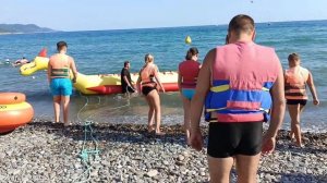 11.08.25 ЛАЗАРЕВСКОЕ. Купаемся, катаемся на банане