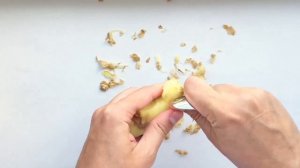 Как чистить имбирь ложкой: быстрее и без отходов