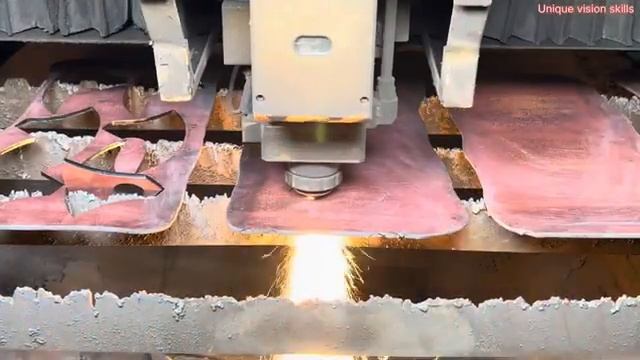 Процесс изготовления дамасского ножа в Пакистане смотреть онлайн